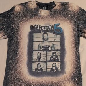 Gildan Maroon 5 Graphic Tee - Black and White